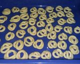 Foto langkah ke 5 dari resep Karak Kaliang Talua/Kue Gelong.