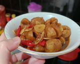 Foto langkah ke 6 dari resep Oseng Bakso Kecap Pedas.