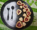 A picture of step 9 of Jim jam cookies.
