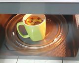 Foto del paso 4 de la receta: Cupcake de vainilla con chispas de chocolate en taza