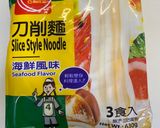 A picture of step 2 of Deluxe Seafood Knife-Cut Noodles.