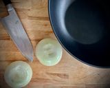 Foto del paso 2 de la receta: Pularda en salsa de setas y sabor Cookpad con patatas baby