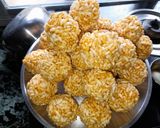 मुरमुरे के लड्डू (Murmure ke laddu recipe in hindi) रेसिपी चरण 4 फोटो