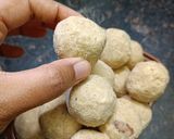 A picture of step 4 of Thand Wale Gond Laddoo.