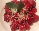 Foto del passaggio 4 della ricetta Gnocchi di patate con crema di rapa rossa