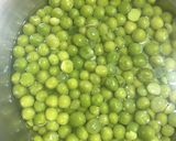 A picture of step 1 of Green Peas Ghugni with Paratha.