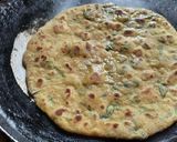 A picture of step 5 of Fresh methi leaves paratha.