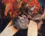 Foto del paso 8 de la receta Conejo con tomate y verduritas
