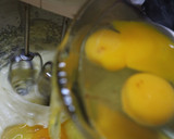 Foto langkah ke 2 dari resep Fruits Pastry Cake with Creamy Vanilla Sauce.
