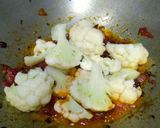 A picture of step 5 of Gobhi Curry.