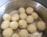A picture of step 3 of Manchurian flavoured steamed rava balls.