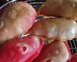 रंगीन गुजिया (Rangeen gujiya recipe in hindi) रेसिपी चरण 11 फोटो