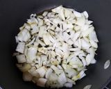 Foto del passaggio 2 della ricetta Risotto con piselli freschi