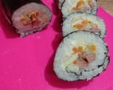Foto langkah ke 4 dari resep Sushi Gulung Simpel.