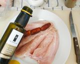 Foto del paso 1 de la receta: Pechugas envueltas en panceta y rellenas con dátiles