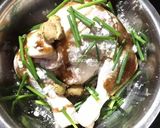 Foto langkah ke 2 dari resep Ayam Steam Daun Jeruk.