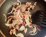 Foto langkah ke 6 dari resep Pasta Makaroni Sosis Bunga Telang.