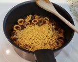 Foto del paso 3 de la receta Fideuá de chipirones, champiñones y gambas