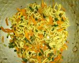 Foto langkah ke 2 dari resep Risol isi Mie Telur dan Sayur.