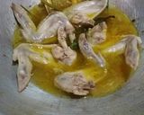 Foto langkah ke 4 dari resep Ayam Goreng Bumbu Kuning.