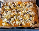 A picture of step 6 of Mango and Chocolate Chips Crumb Bars:.