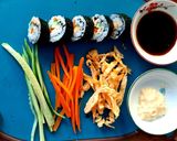 Hình bước làm 4 của món CƠM CUỘN RONG BIỂN 🥰