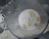 A picture of step 2 of Dates and banana shake.