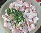 Foto del paso 2 de la receta: Pollo frito en salsa con papas cocidas