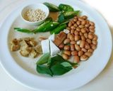 A picture of step 1 of PEANUT sundal.