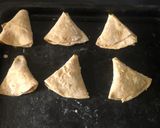 A picture of step 3 of Baked roti samosa.