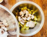 รูปขั้นตอนการทำที่ 2 ของ หมูต้มผักกาดดอง สูตรเต้าหู้ยี้ By แม่บ้าน