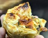 صورة لخطوة 5 من وصفة كب البف باستري بحشوة الدجاج والسبانخ والكريمة🥬
