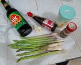 Foto langkah ke 1 dari resep Tumis Asparagus Saus Tiram.