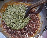 A picture of step 3 of Pumpkin Seeds Brittle/Chikki.