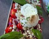 Une image de l'étape 3 de 🍅 Salade tomates, burrata, feta, basilic & oignons.