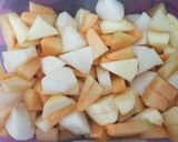 Foto langkah ke 1 dari resep Salad Buah Premium.