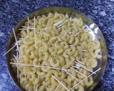 A picture of step 2 of White Sauce Pasta.