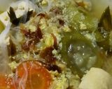 Foto langkah ke 7 dari resep Sup Oyong Tahu (tambah Bihun dan Telur).