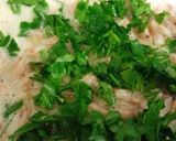Foto del paso 2 de la receta: Revuelto de camarones con cilantro y ensalada