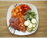 Zöldséges szalámis pizza recept fázis 3 fotója