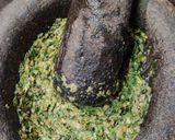 A picture of step 4 of Green chillies garlic coriander thecha.