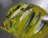Foto langkah ke 2 dari resep Ikan Gembung Kuah Kuning Tanpa Santan.