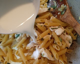 Foto del paso 2 de la receta: Pasta con salsa de verdeo, pollo y curry