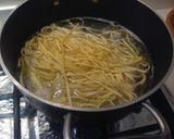 Foto del passaggio 4 della ricetta Tagliolini con cicale di mare e lupini