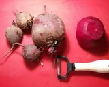 Foto del paso 1 de la receta Ensalada de bolas de remolacha y pepinos