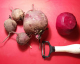 Foto del paso 1 de la receta: Ensalada de bolas de remolacha y pepinos