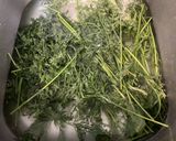 Une image de l'étape 1 de Cheveux d’ange aux fanes de carottes, lard fumé et pecorino.