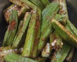 Foto langkah ke 1 dari resep Bhindi Masala (Tumis Okra Bumbu India).