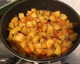 Une image de l'étape 10 de Pommes de terre et carottes sautées marinées.