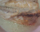 Foto del paso 5 de la receta: Lubina frita acompañada con arroz blanco y ensalada de pepino